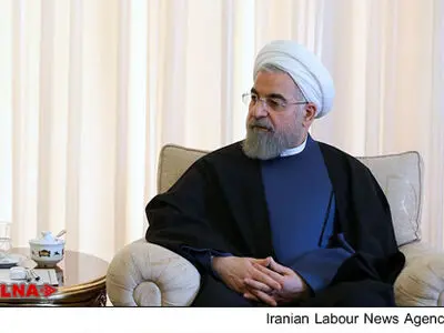 ملت ایران با فشارها، تهدیدها و تعرض به جان دانشمندان خود عقب‌نشینی نمی‌کند