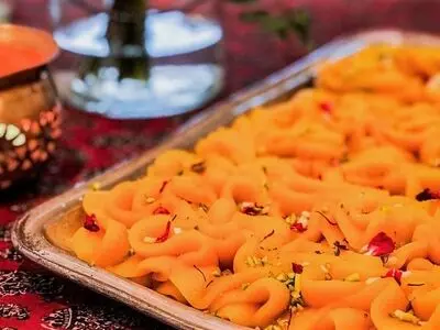طرز تهیه حلوا مجلسی زعفرانی و نذری خوشمزه