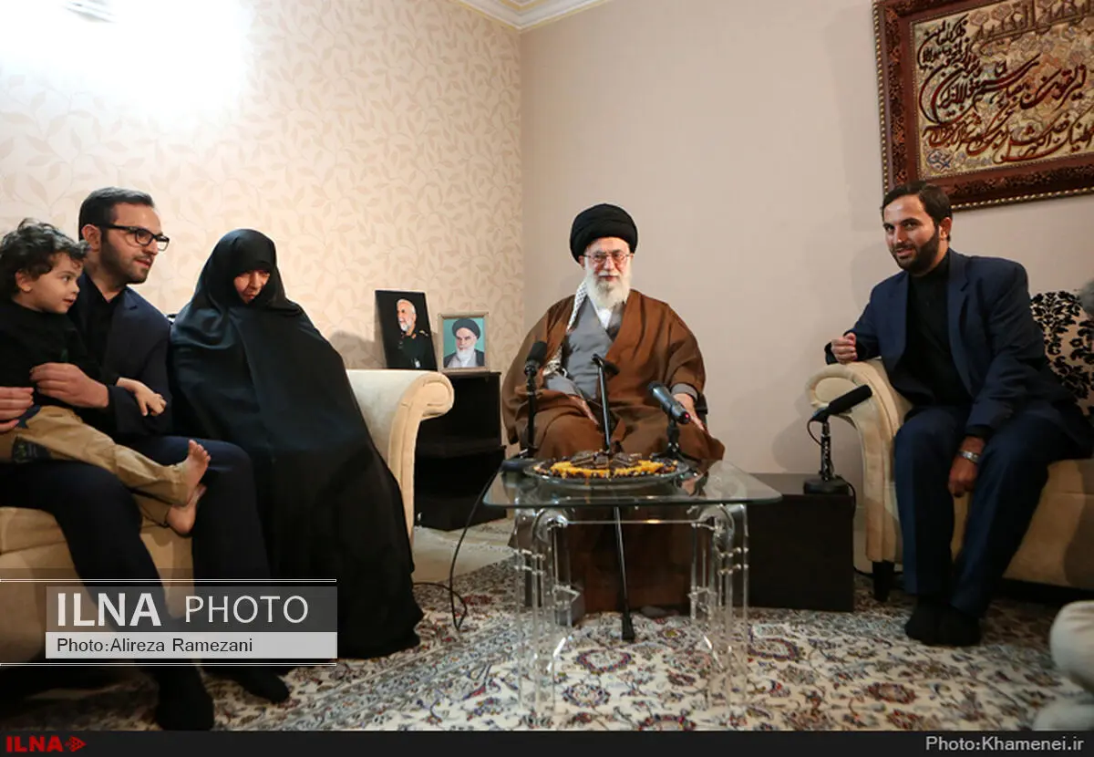 فیلم/ حضور رهبر انقلاب در منزل سردار شهید حسین همدانی