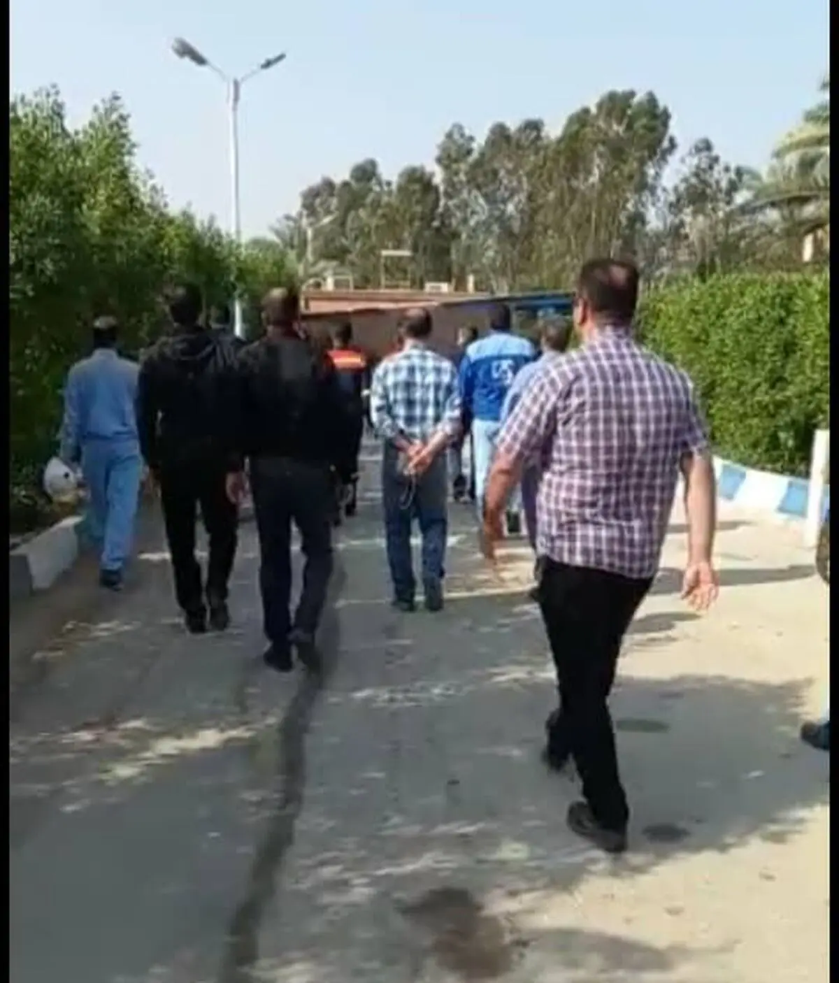 تجمع اعتراضی کارکنان پتروشیمی فارابی/طرح طبق بندی مشاغل به طور صحیح اجرا نمی‌شود+فیلم