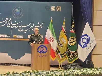  تفکر بسیجی این کشور را حفظ می‌کند/ مشکلات هر بخش را باید با ابتکار مردم حل کنیم
