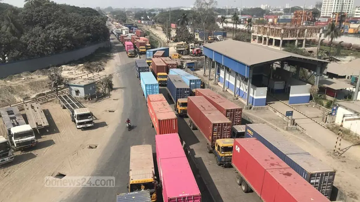کارگران بندر چاتوگرام دست به اعتصاب زدند/ تجارت دریایی بنگلادش مختل شد