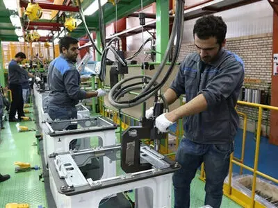 نظام بانکی هیچگونه همکاری با تولیدکنندگان و صنعت‌گران ندارد / بانک‌ها از پرداخت تسهیلات بانکی به صنایع خودداری می‌کنند 