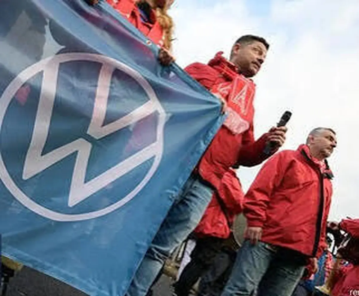 موفقیت کارگران فولکس‌واگن/ یک قرارداد جمعی به امضا رسید