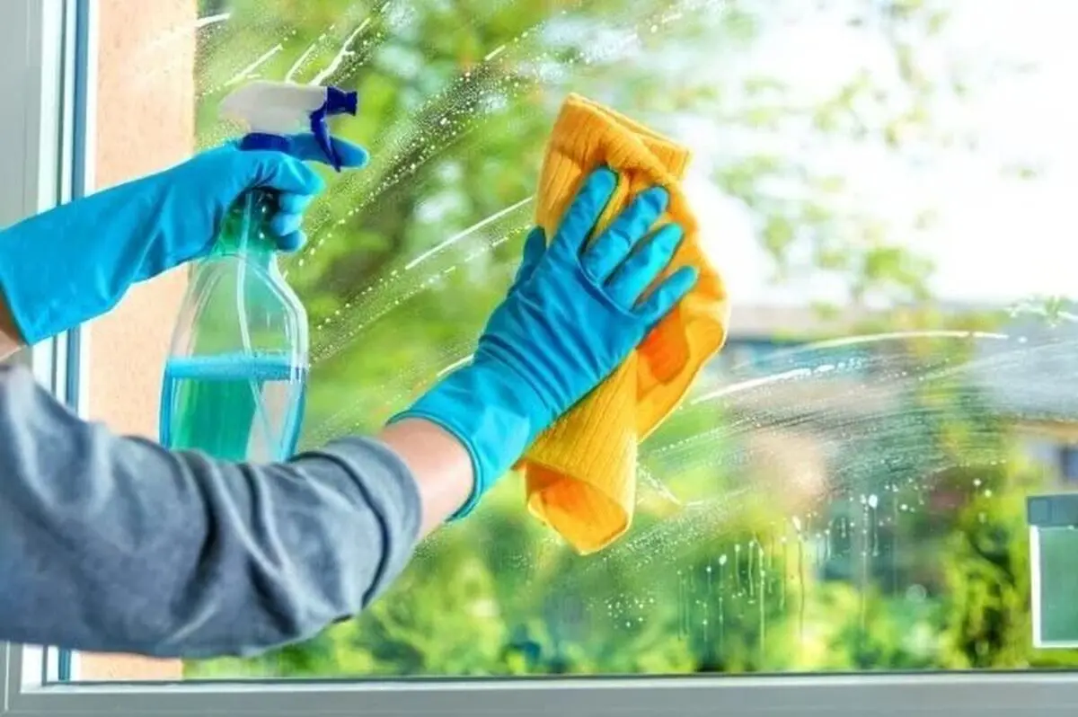 بهترین راه برای تمیز کردن شیشه‌ها در زمان خانه تکانی