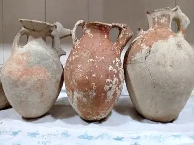 ساختمان هلال احمر تکاب تبدیل به موزه باستان‌شناسی می شود/اهدای ۲۰ قطعه سفال تاریخی به موزه تکاب