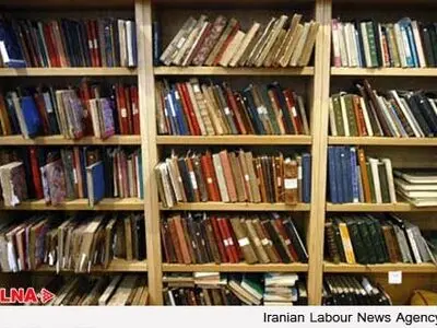 تقویت ادبیات عامه‌پسند در مقابل ادبیات جدی مشکوک است