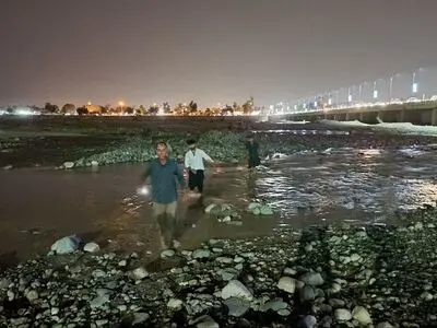 پیکر سیزدهمین مفقودی حادثه طغیان هلیل‌رود جیرفت از آب بیرون کشیده شد