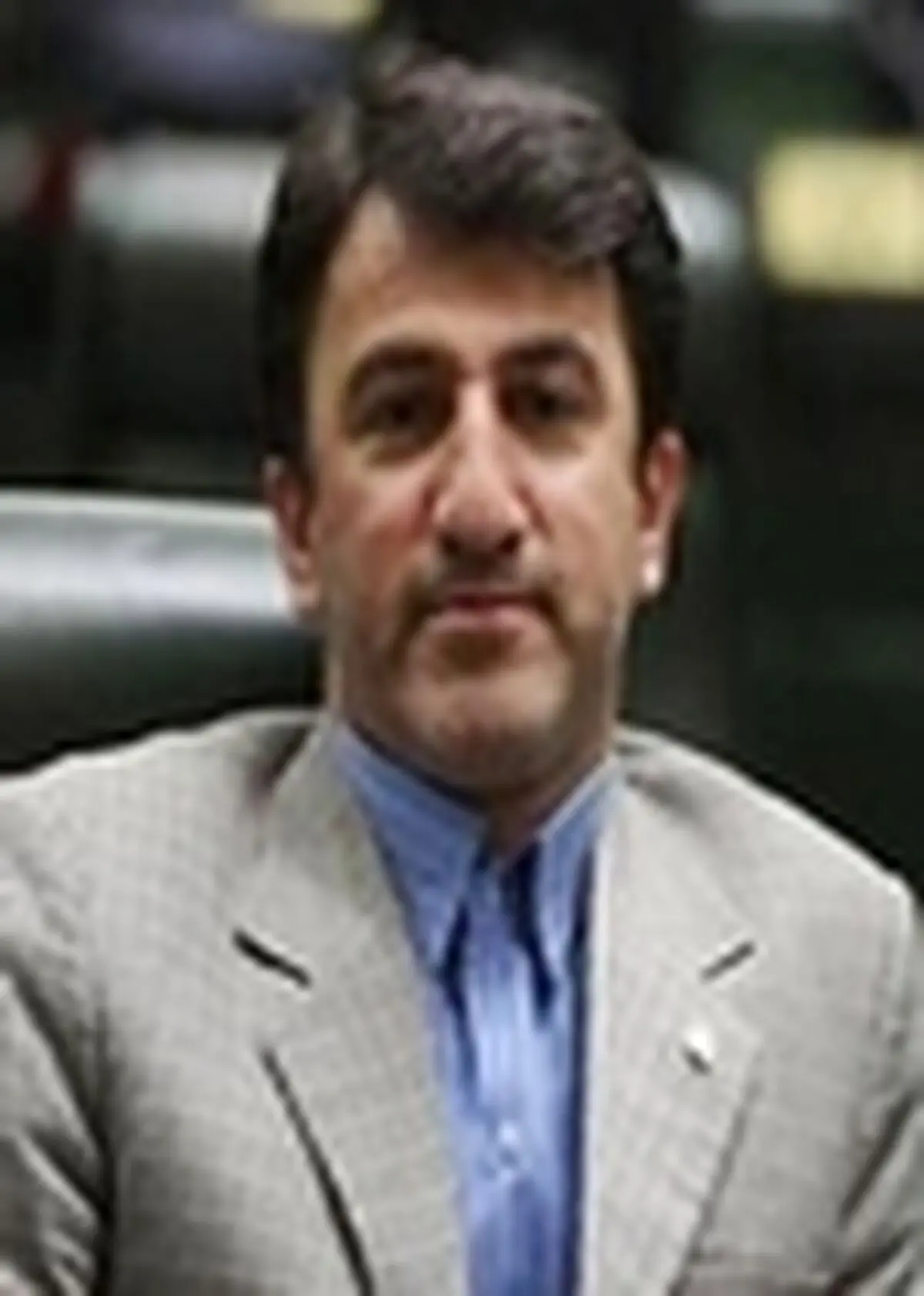 وزارت اقتصاد پرداخت مالیات سرخابی ها را پیگیری کند / خون آنها رنگین تر از اقشار دیگر نیست