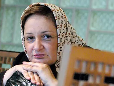 «موزه معصومیت»، «بندهای خالی» ، «عادت‌های صبحگاهی» و «برای پیراهنت می‌میرند» را بخوانید