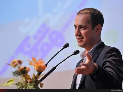 ممنوع‌الخروجی کاوه مدنی بعد از درخواست وزارت اطلاعات رفع شد/ وی در مظان اتهام بود ولی احضار نشد