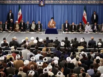 قائد الثورة : کلما زادت ضغوط الاعداء زاد صمود شعبنا