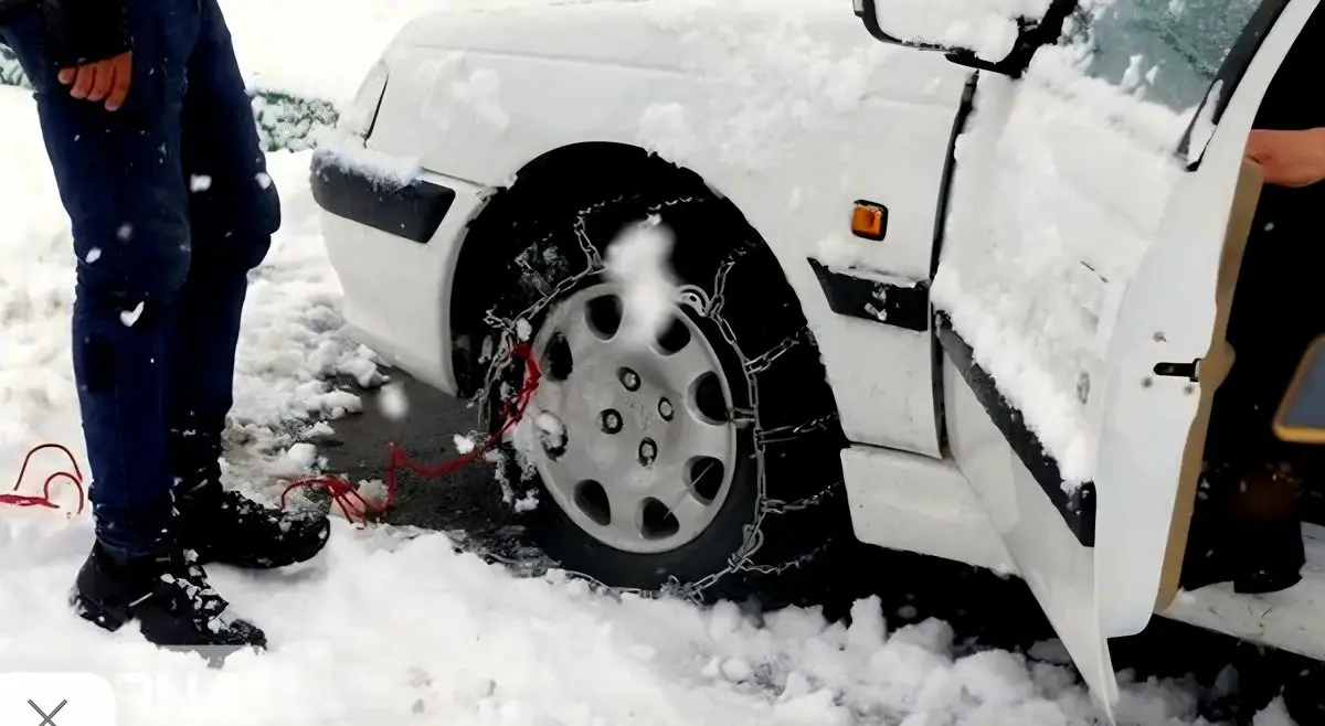 بارش سنگین برف در ارتفاعات هراز؛ تردد تنها با زنجیرچرخ ممکن است