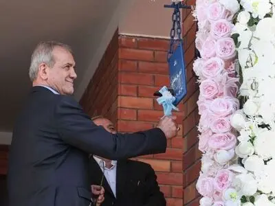 زنگ آغاز سال تحصیلی جدید در دبستان ایثار شهر تهران نواخته شد