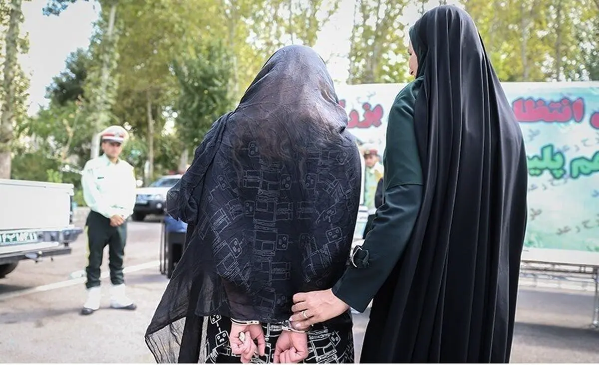 دستگیری زن سارق در خیابان مطهری خرم آباد 