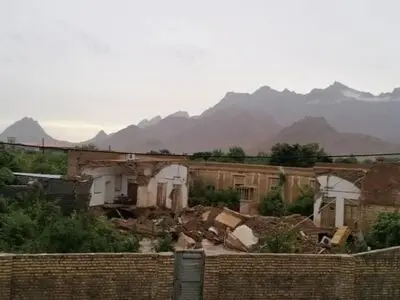 خانه رزاقیان تفت بر اثر بارش باران تخریب شد