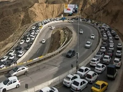 ترافیک مازندران عادی و روان است؛ بارش پراکنده باران در جاده‌ها