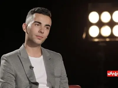 آرزوهای پسر ۱۷ساله ساکن دروازه غار برای خوانندگی در «نردبان» / شخصیت اصلی نوجوان مستند «فریاد رو به باد» مهمان شبکه مستند شد
