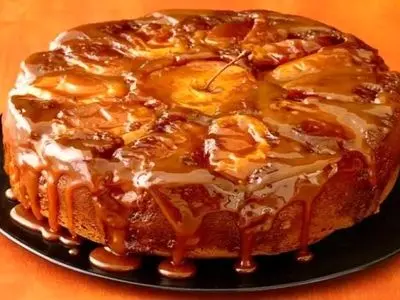 کیک سیب ایتالیایی با بافتی نرم و اسفنجی + روش تهیه