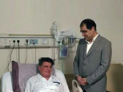 وزیر بهداشت به عیادت شجریان رفت 