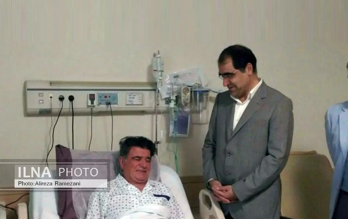 وزیر بهداشت به عیادت شجریان رفت 
