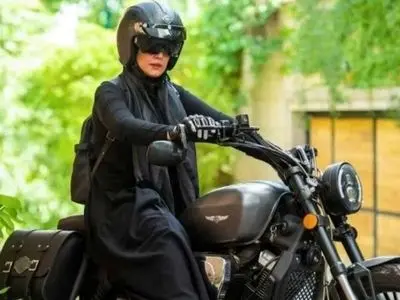 برخورد منطقی و عقلایی پلیس با موتورسواری زنان/ نمایندگان مجلس مطالبات واقعی مردم را نمی‌بینند! 