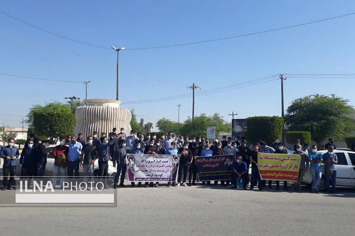 تجمع کارگران فرآورده‌های نفتی مقابل فرمانداری ماهشهر/ کارگران خواهان اجرای طرح طبقه‌بندی مشاغل هستند