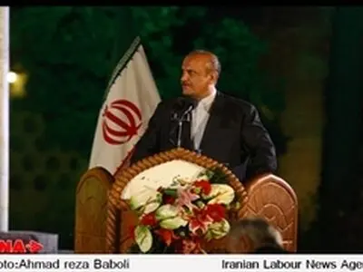 علاوه بر افتخار به حافظ باید به او اقتدا کنیم