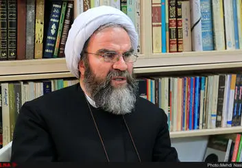 حوزه علمیه قم به عنوان یک پایگاه علمی تاسیس شد نه یک پایگاه سیاسی/ تخصیص بودجه مؤسسات حوزوی درگیر جناح‌بازی‌هاست/ ایجاد رقابت حوزه را از دست یک جناح سیاسی آزاد می‌کند