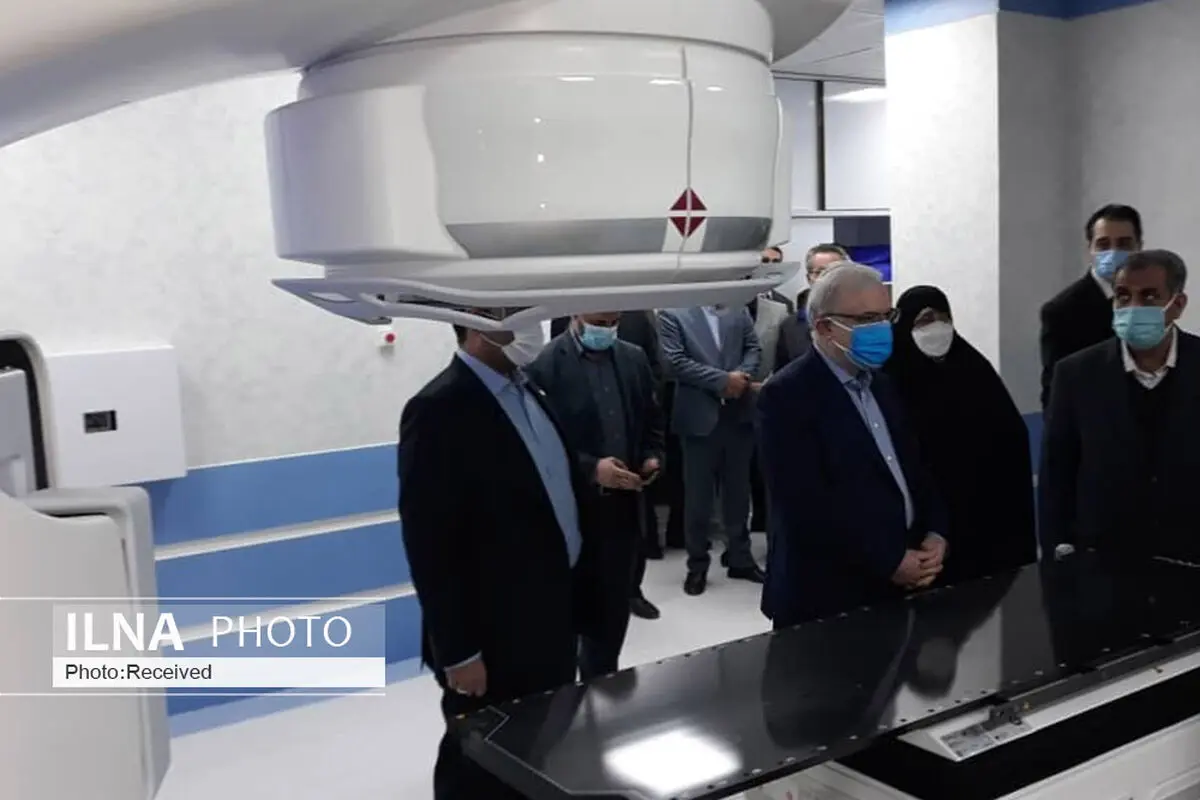وزیر الصحة الایرانی یعلن منح الترخیص الطارئ للقاح "باستور" محلی الصنع