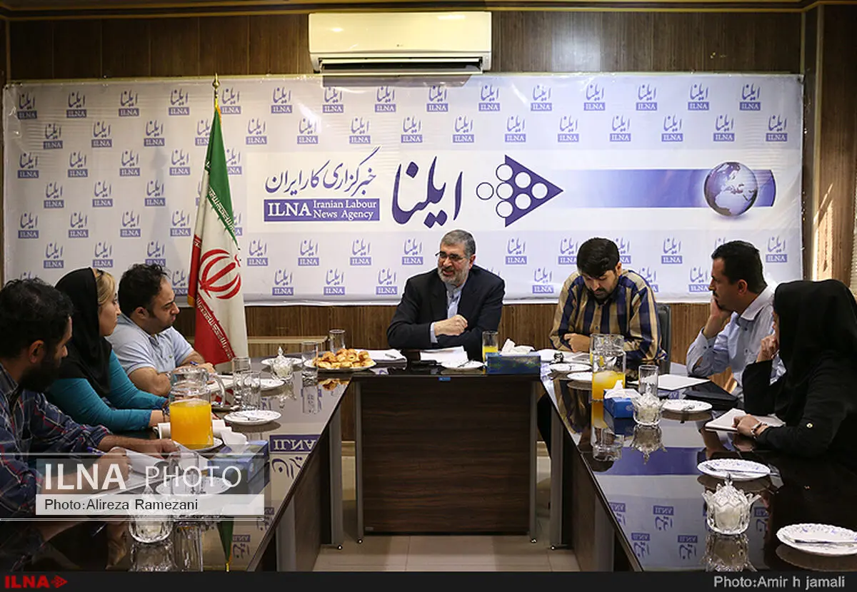 قراردادهای جدید نفتی، خلاف قانون اساسی است/ رشد خام فروشی از تبعات این قراردادهاست