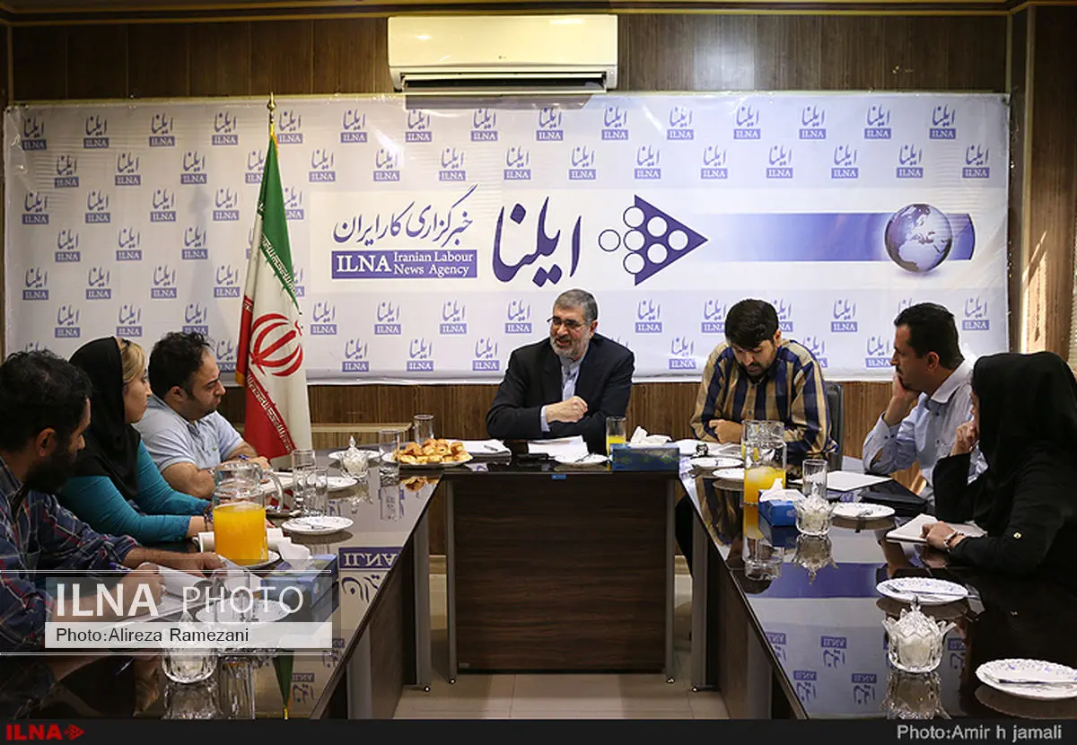 قراردادهای جدید نفتی، خلاف قانون اساسی است/ رشد خام فروشی از تبعات این قراردادهاست