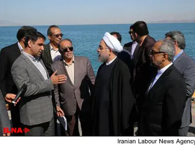 بازدید روحانی از یک مرکز پرورش و تکثیر ماهی در قشم