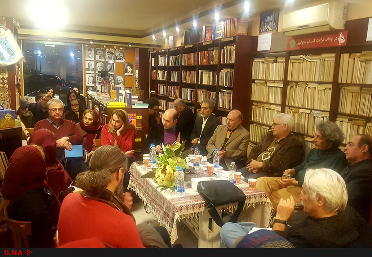 برخی نویسندگان هنوز تنها شیوه فکری مکتب رئالیسم سوسیالیستی را به رسمیت می‌شناسند