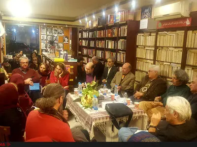 برخی نویسندگان هنوز تنها شیوه فکری مکتب رئالیسم سوسیالیستی را به رسمیت می‌شناسند