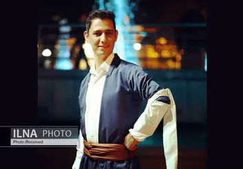 هیچ منبعی درباره رقص‌های کردی موجود نیست/ رقص‌ها در دوره میتراییسم به تکامل رسیدند/ «هه‌لپه‌رکه‌ی» میراث تاریخی کردهاست/ اولین نفری هستم که رقص‌های کردی را آموزش می‌دهم