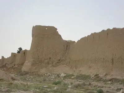 مرمت اضطراری باروی تاریخی دامغان آغاز می‌شود