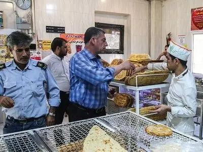 اجرای رزمایش ویژه بازرسی از بازار و نانوایی‌های شهرستان اراک