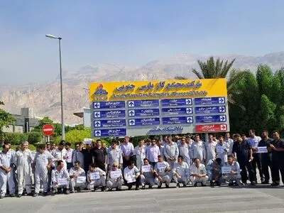 تجمع کارگران پیمانکاری پالایشگاه‌های پارس جنوبی برای دهمین هفته متوالی