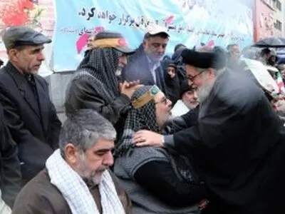 ملت ایران با حضور در راهپیمایی ۲۲ بهمن همراهی با انقلاب اسلامی را نشان دادند