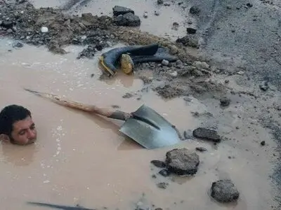 وزیر نیرو از کارگر فداکار آب وفاضلاب فهرج قدردانی کرد 