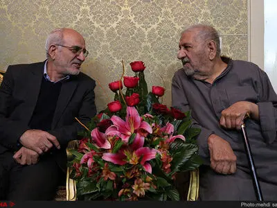 حضور استاندار تهران در منزل  شهید پرستار "انور عبدالامیر امین"