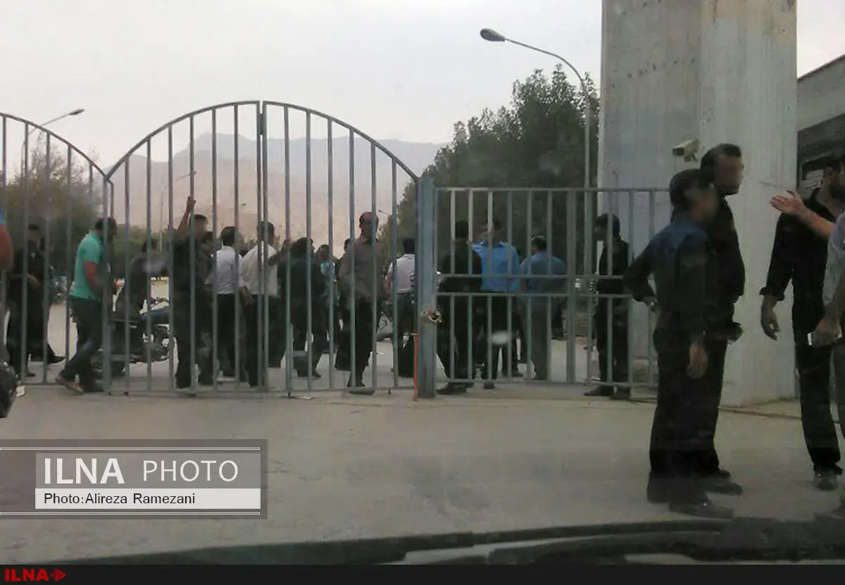 تجمع کارگران سیمان دشتستان خاتمه یافت/ مدیران گفتند مشکلات را حل و فصل می‌کنیم
