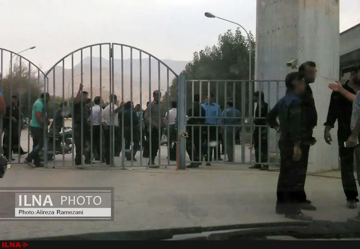 تجمع کارگران سیمان دشتستان خاتمه یافت/ مدیران گفتند مشکلات را حل و فصل میکنیم