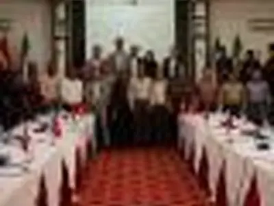 جلسه هم اندیشی با رانندگان تایرهای رادیال باری اتوبوسی گروه صنعتی بارز در بندرعباس
