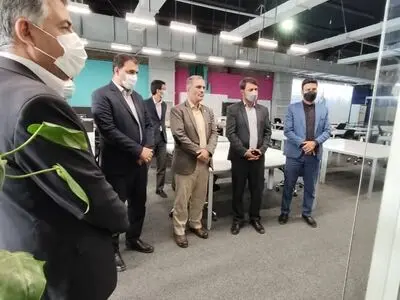 بازدید معاون وزیر ارتباطات و مدیر عامل پیام از کارخانه نوآوری آزادی
