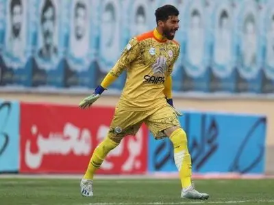 ملکی: اگر داور همان اول کارت قرمز نشان می‌داد آن حواشی ایجاد نمی‌شد/ از حرکت عجیب بازیکن ذوب آهن خیلی تعجب کردم/ برگ برنده ما مقابل استقلال فراز کمالوند است