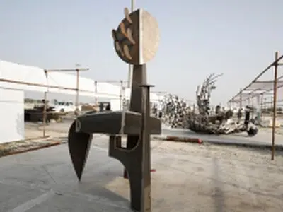 12 مجسمه‌ در جزیره نصب شد