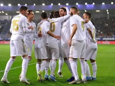 رئال مادرید 4 - ایبار صفر؛ بنزما دبل کرد