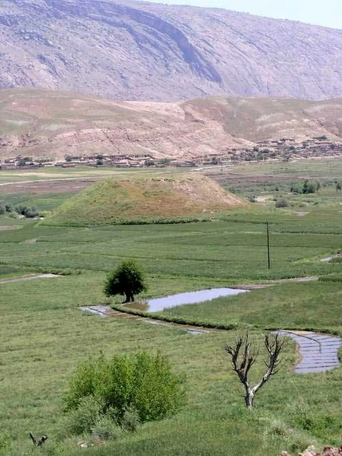 تاریخ ساسانیان زیر چرخ لودرهای ساخت و ساز / ویلاسازی غیر مجاز در شهر باستانی "سراب کلان"/ بازداشت متعرضین به اراضی تاریخی